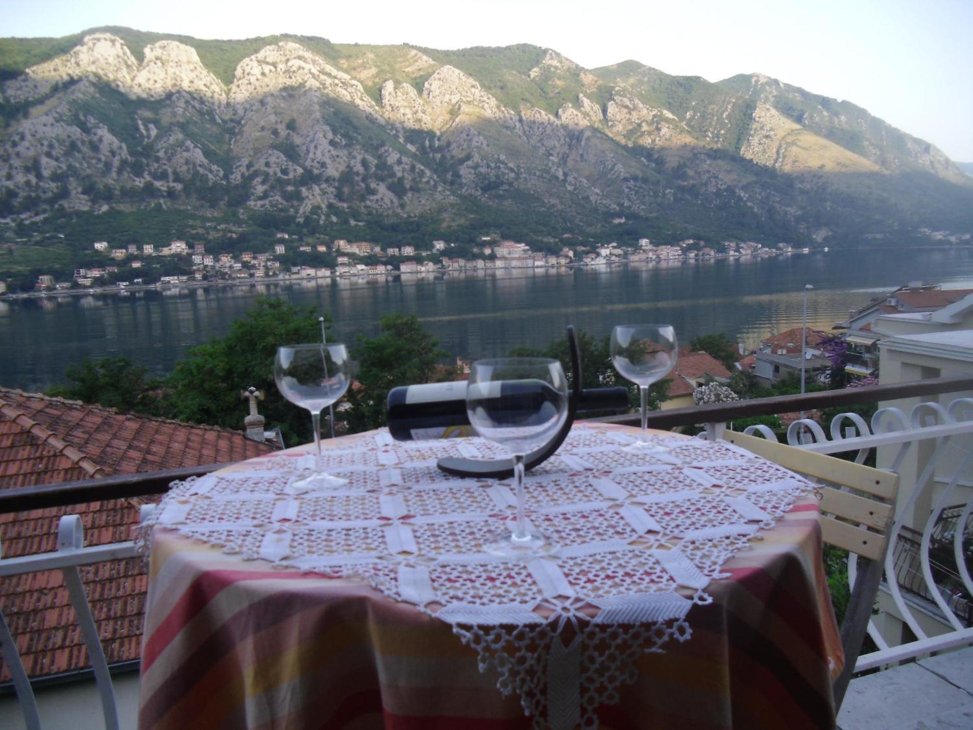 Apartments Coso Zlatne Njive Bb Kotor Buitenkant foto